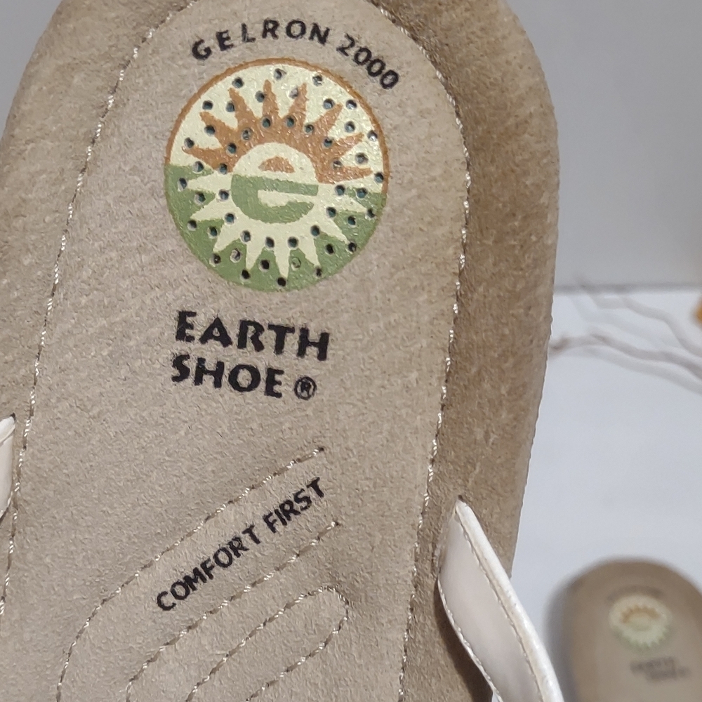Stylish White and Gold Women's Sandals - Picture 2 of 7